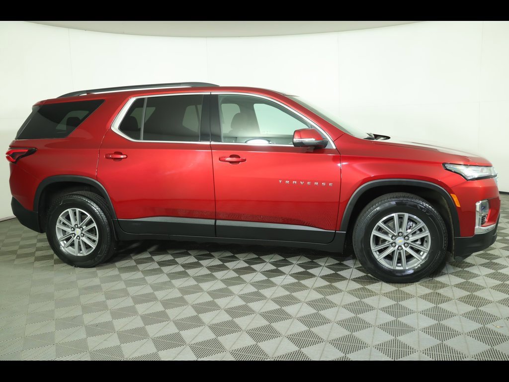 Used 2023 Chevrolet Traverse LT image 2