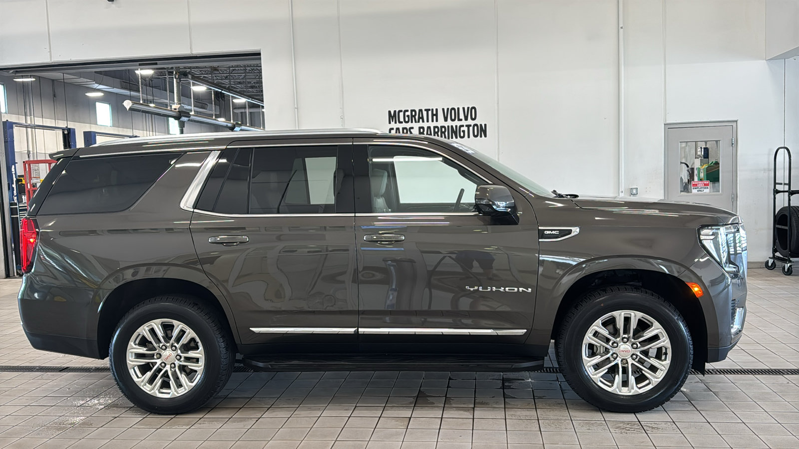 Used 2021 GMC Yukon SLT w/ SLT Luxury Plus Package AWD/4WD image 4