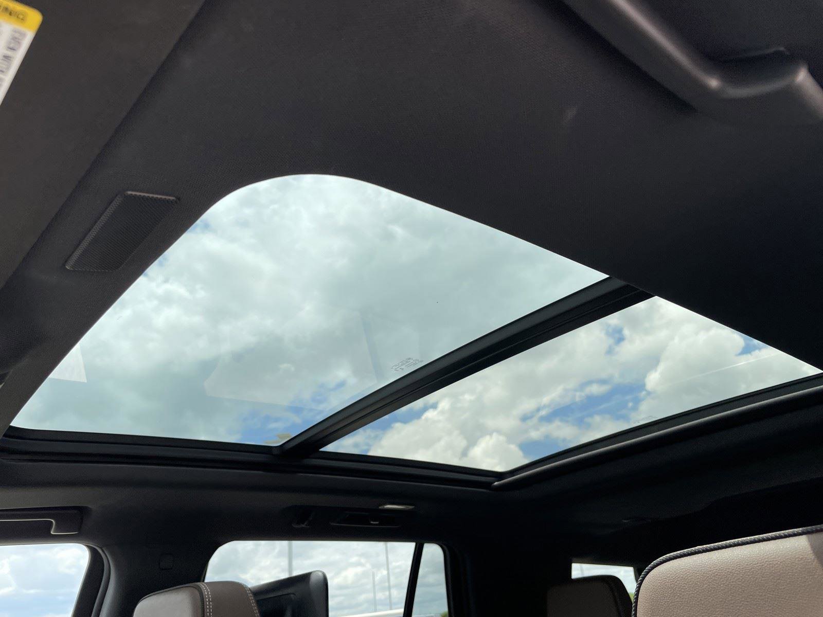 Used 2025 Chevrolet Tahoe High Country image 12