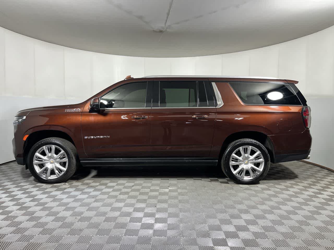 Used 2023 Chevrolet Suburban High Country AWD/4WD image 5