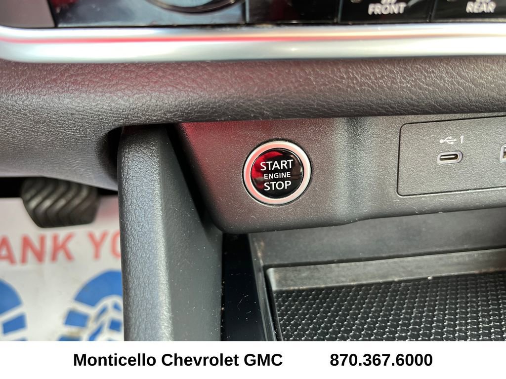 Used 2023 Nissan Rogue SV image 16