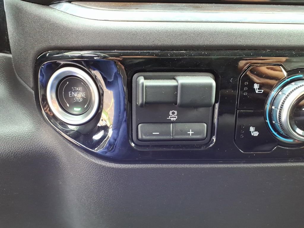 Certified 2025 GMC Sierra 1500 SLT image 28