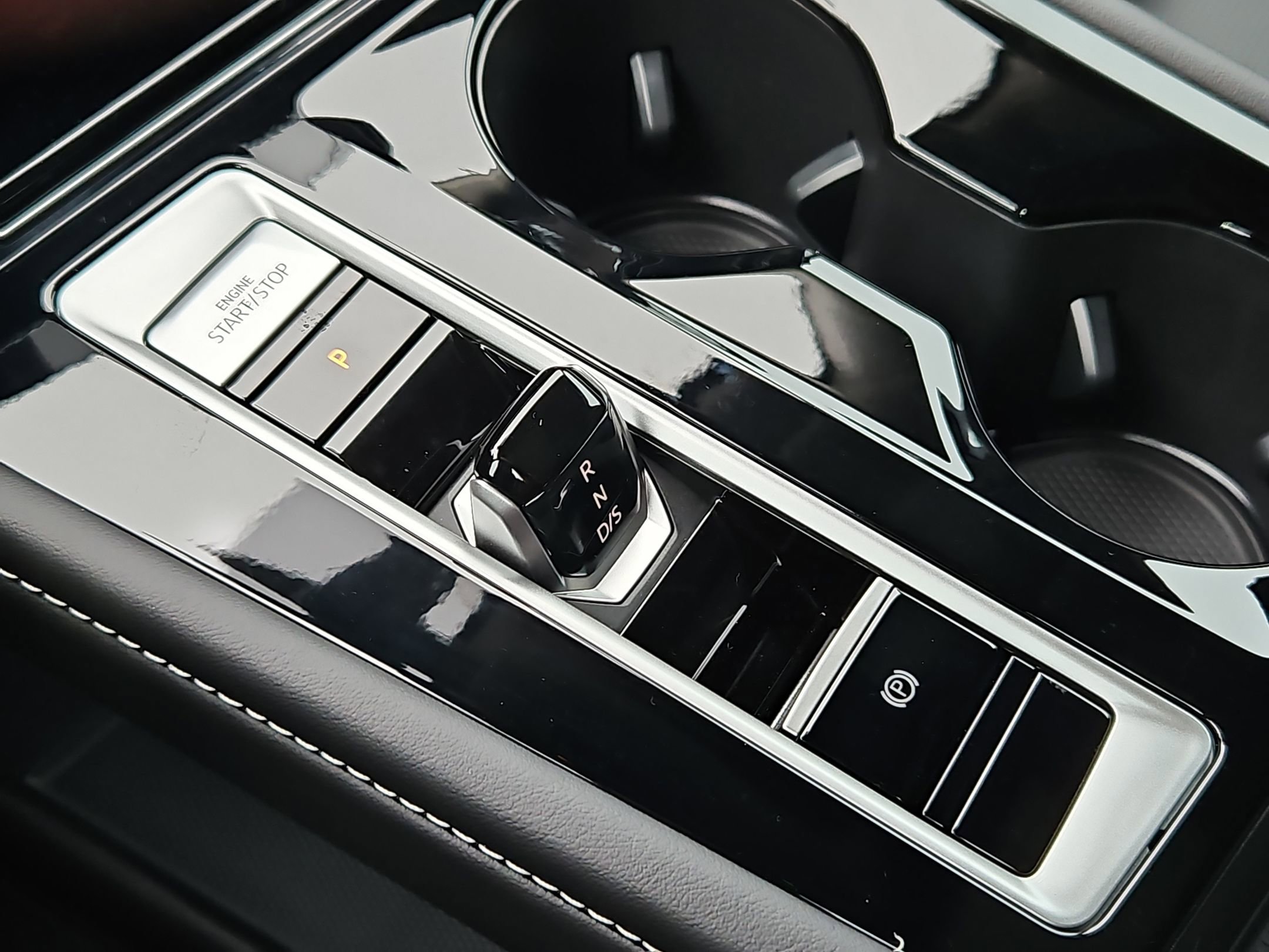 New 2026 Volkswagen Atlas SEL Premium R-Line image 17