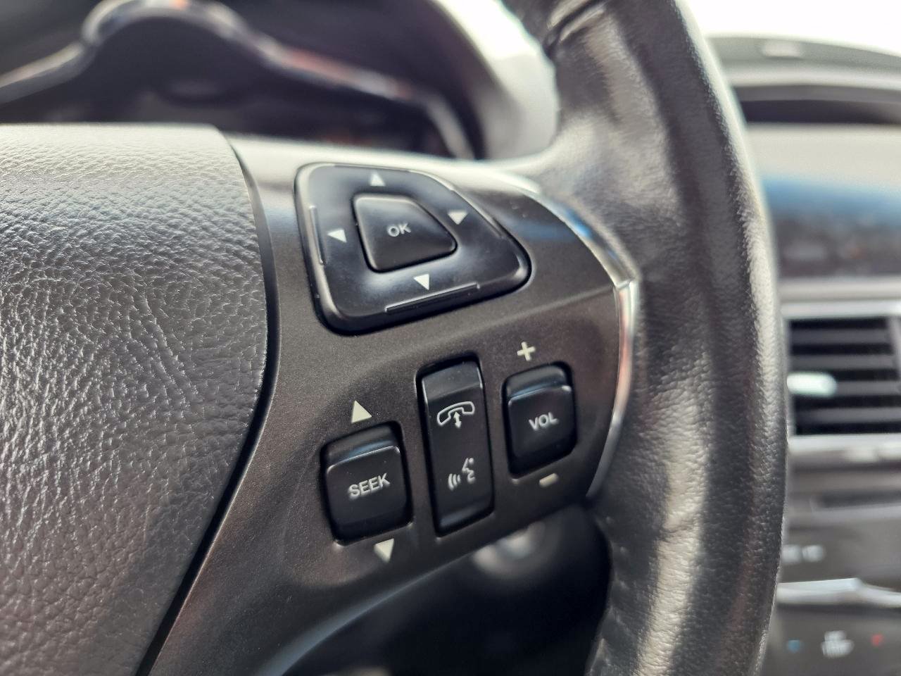 Used 2014 Lincoln MKT AWD image 15