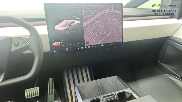 Used 2024 Tesla Cybertruck AWD Crew Cab image 41