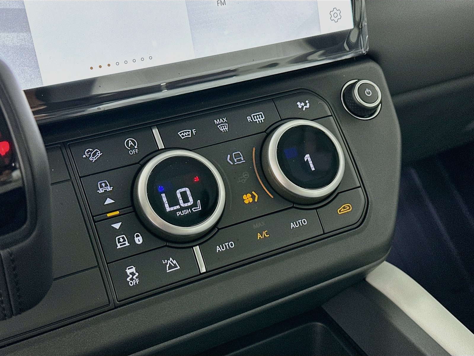 New 2026 Land Rover Defender 110 X-Dynamic SE AWD/4WD image 27