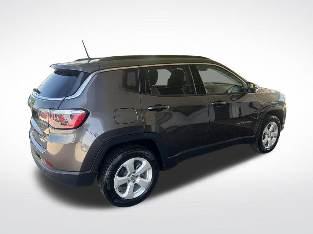Used 2018 Jeep Compass Latitude w/ Cold Weather Group AWD/4WD image 50