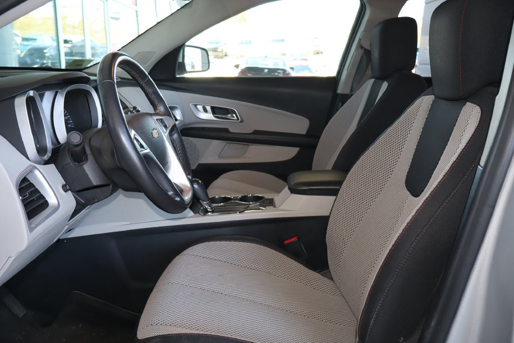 Used 2017 Chevrolet Equinox LT w/ Driver Confidence Package II AWD/4WD image 15