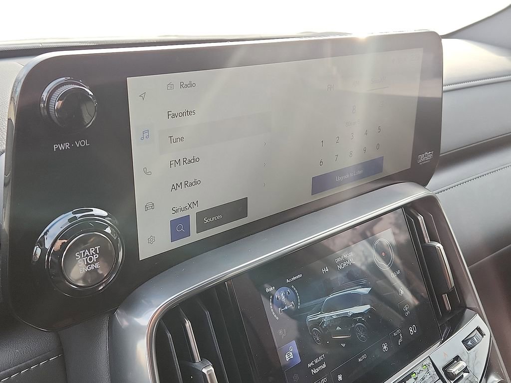 Used 2025 Lexus LX 600 4WD w/ Luxury Package image 18