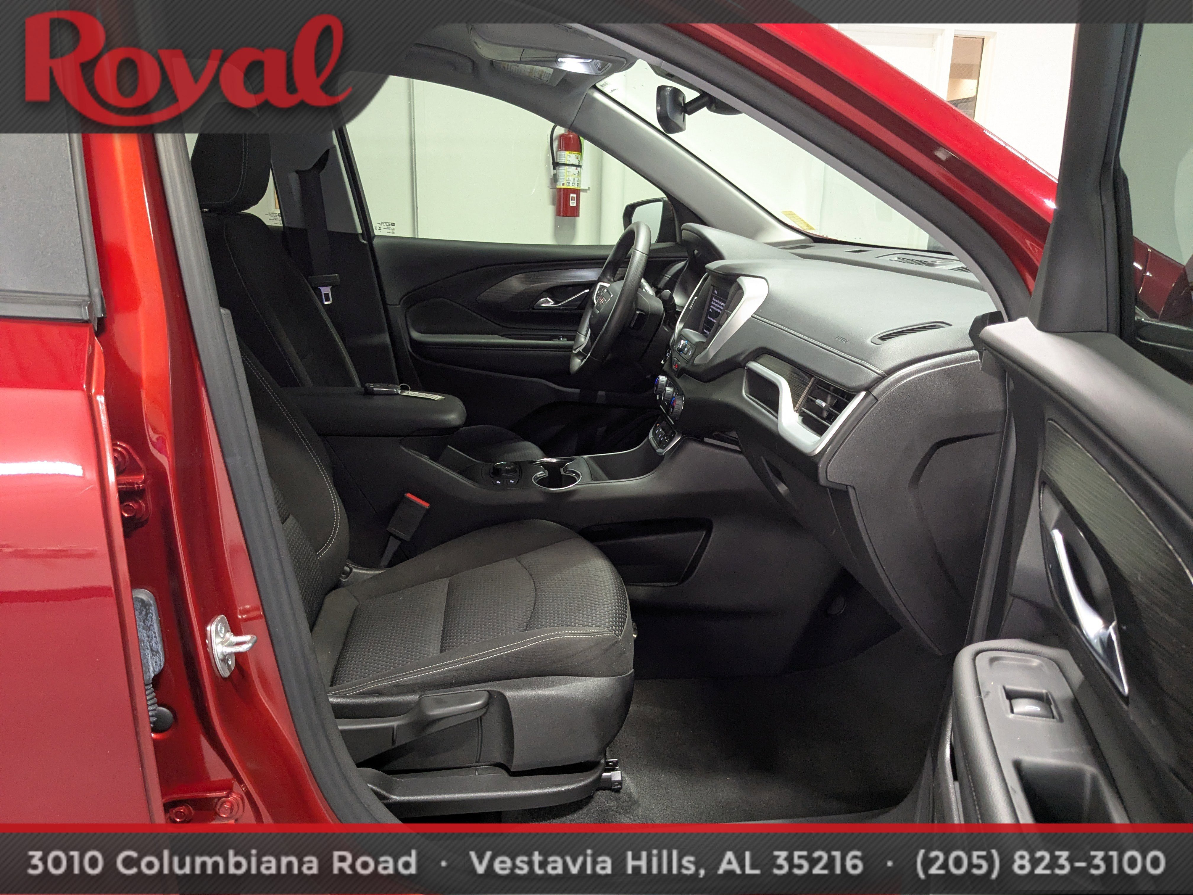 Used 2024 GMC Terrain SLE w/ Driver Convenience Package image 8