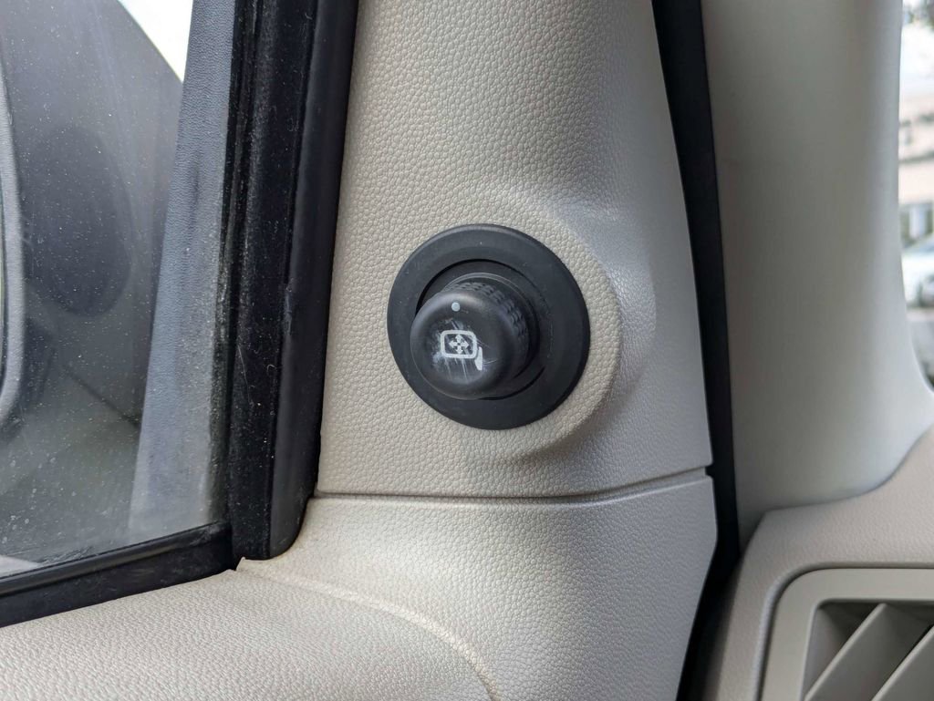 Used 2010 Ford Escape XLS image 32