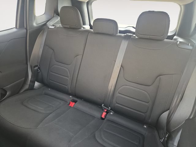 Used 2019 Jeep Renegade Latitude AWD/4WD image 13