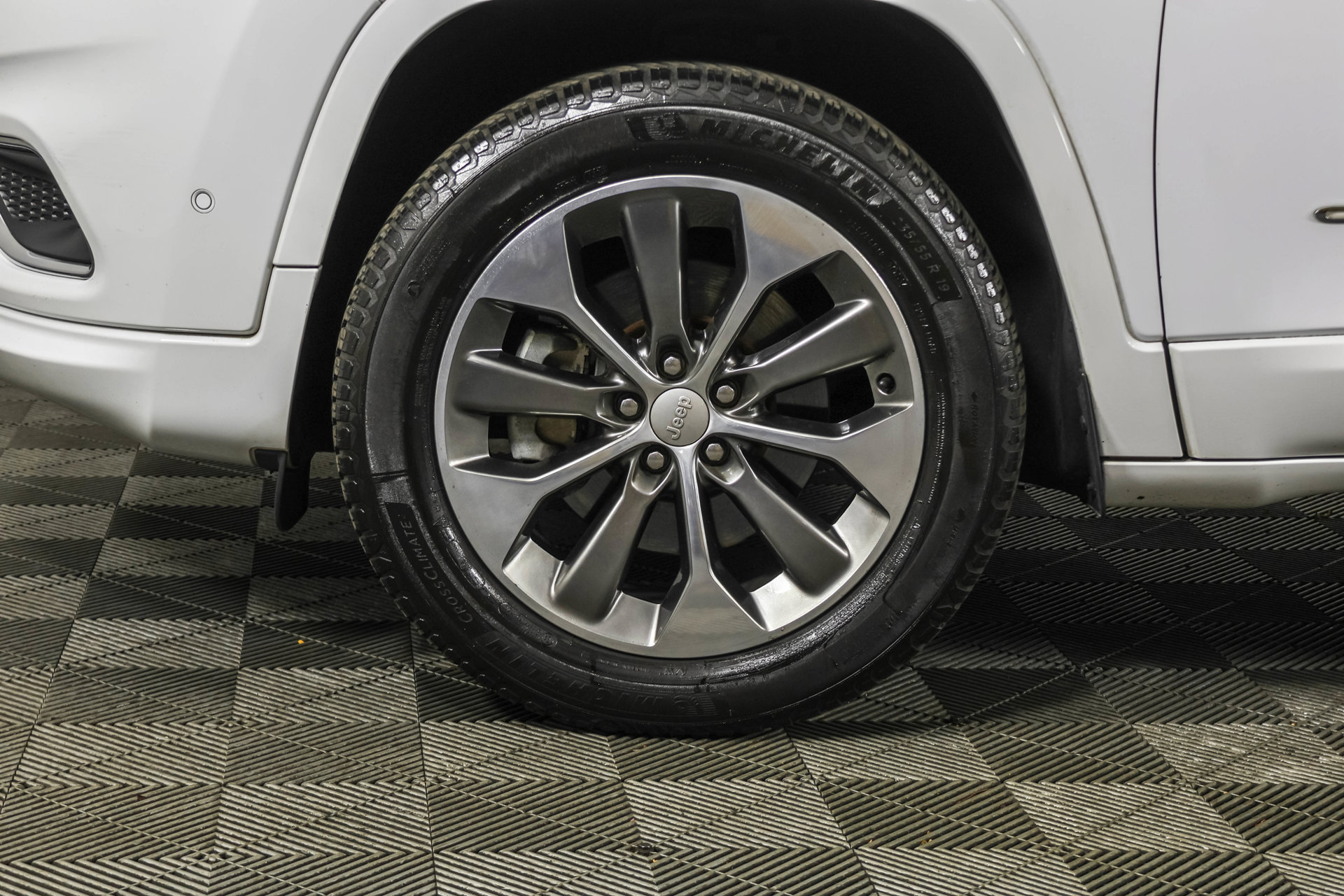 Used 2019 Jeep Cherokee Overland w/ Technology Group AWD/4WD image 20