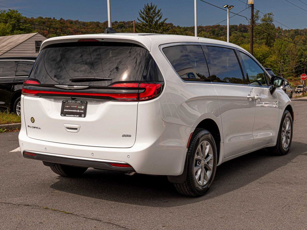 New 2026 Chrysler Pacifica Select image 6