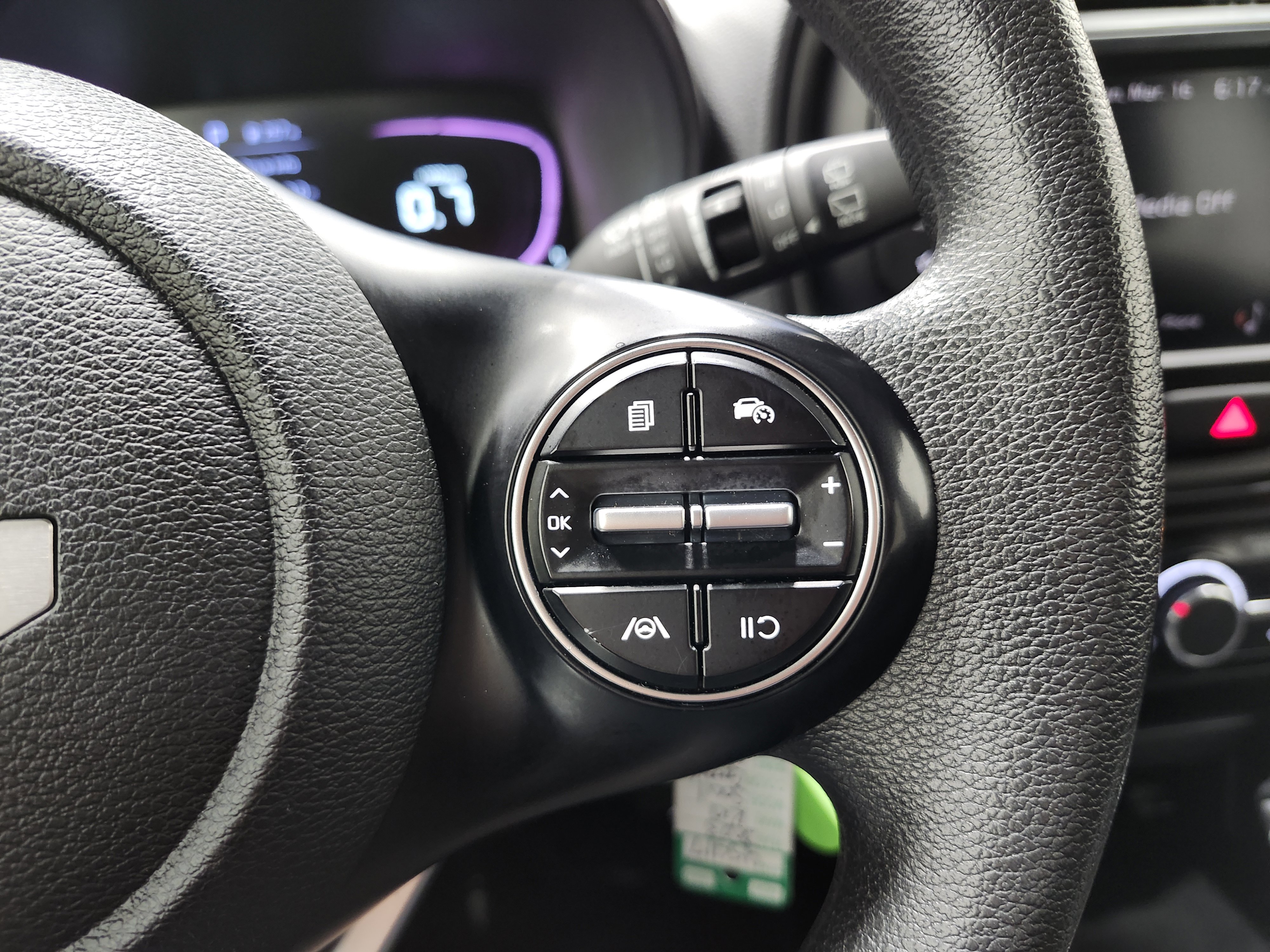 Used 2023 Kia Soul LX w/ Option Group 015 FWD image 31