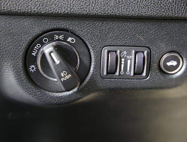 Used 2018 Chrysler 300 S image 24