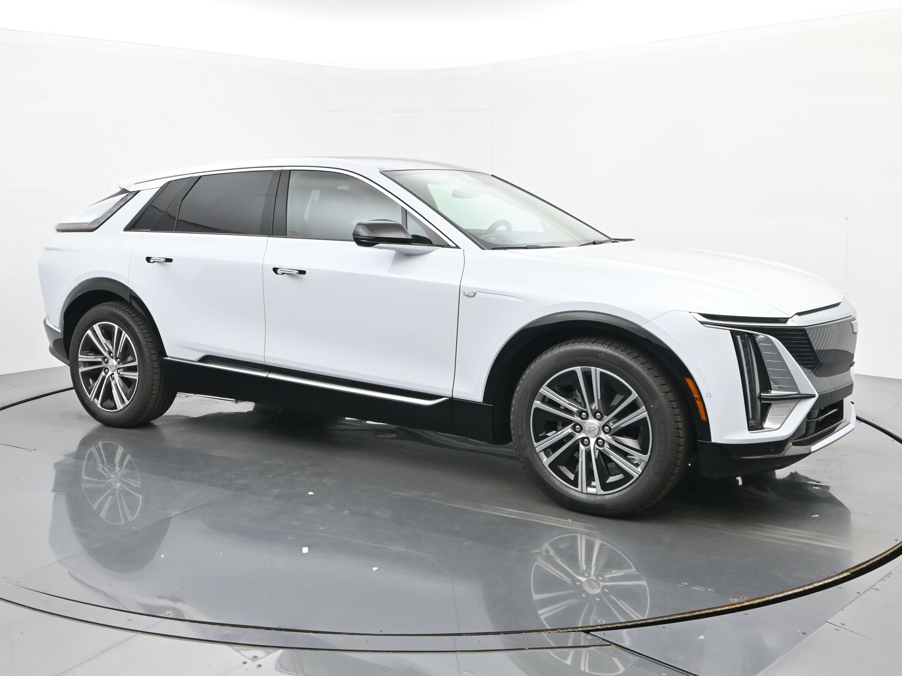 New 2026 Cadillac Lyriq Luxury w/ LPO, Floor Liner Package AWD/4WD image 7