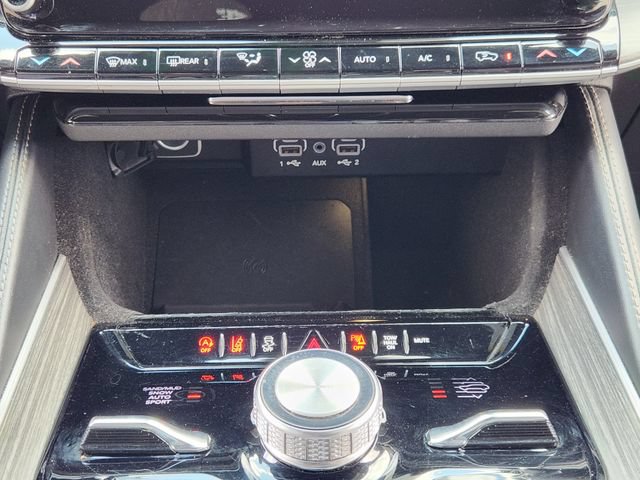 Certified 2024 Jeep Wagoneer Series III AWD/4WD image 18
