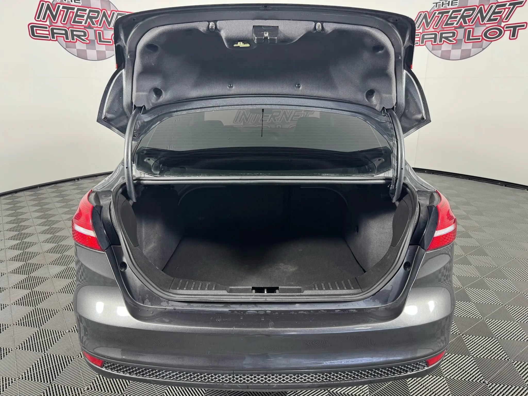 Used 2018 Ford Focus SE FWD image 25