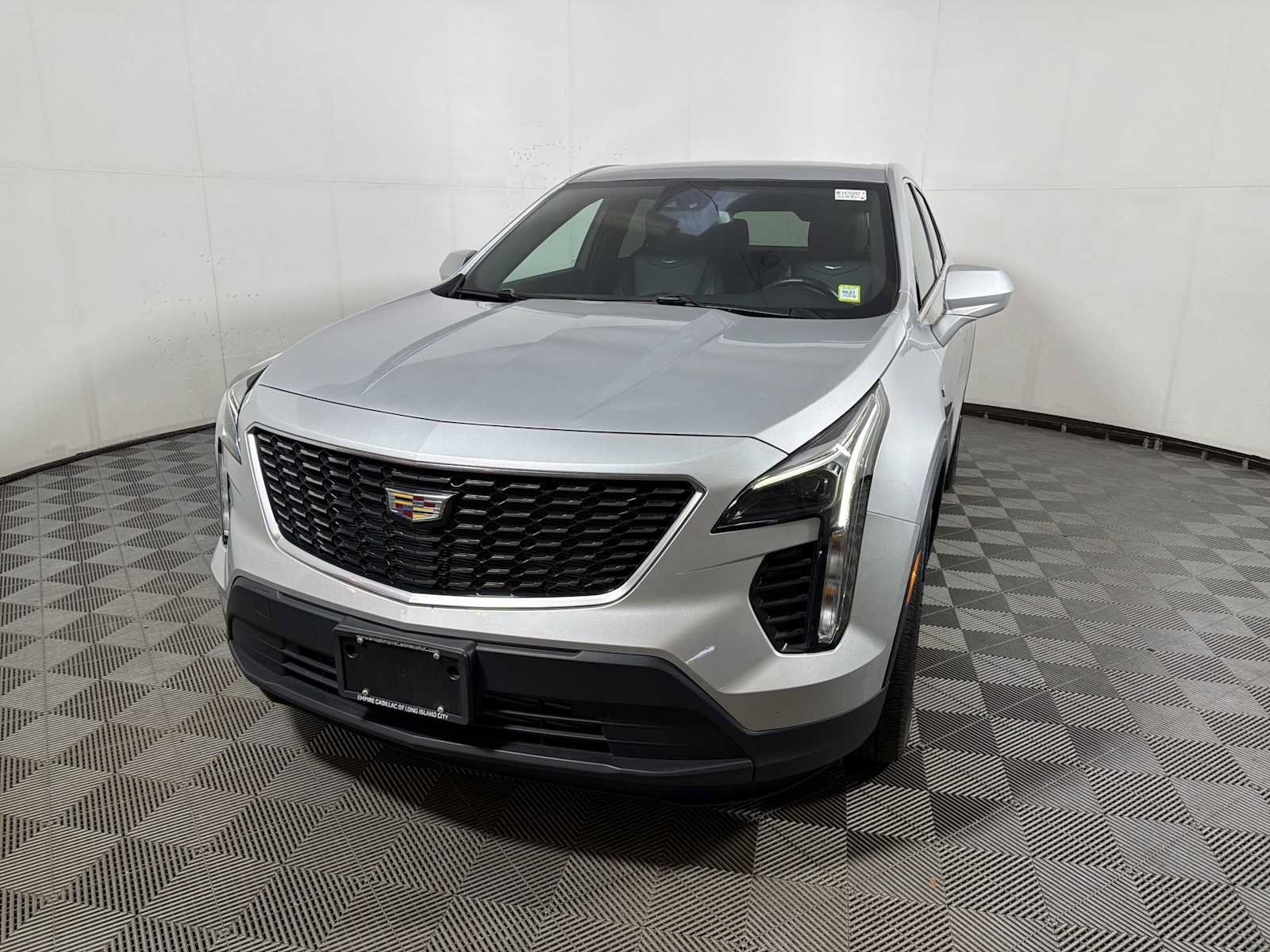 Used 2022 Cadillac XT4 Luxury w/ Cold Weather Package AWD/4WD image 3