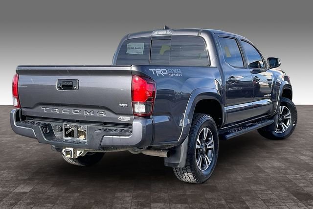 Used 2018 Toyota Tacoma TRD Sport image 2