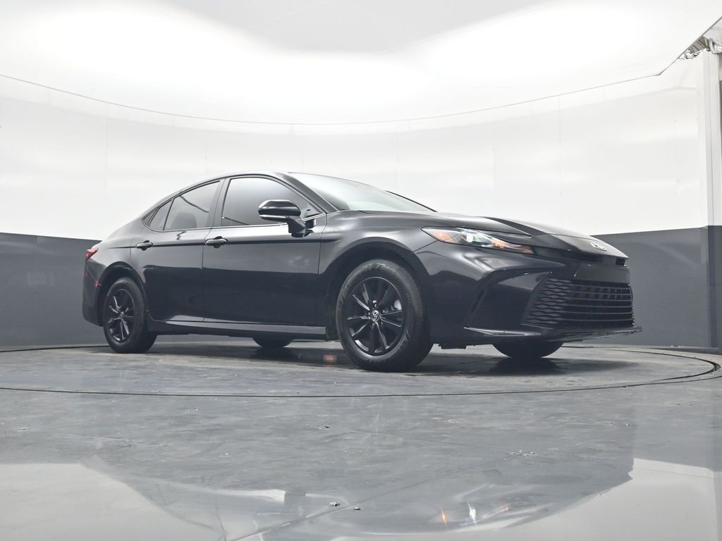 Used 2025 Toyota Camry LE w/ Convenience Package image 17