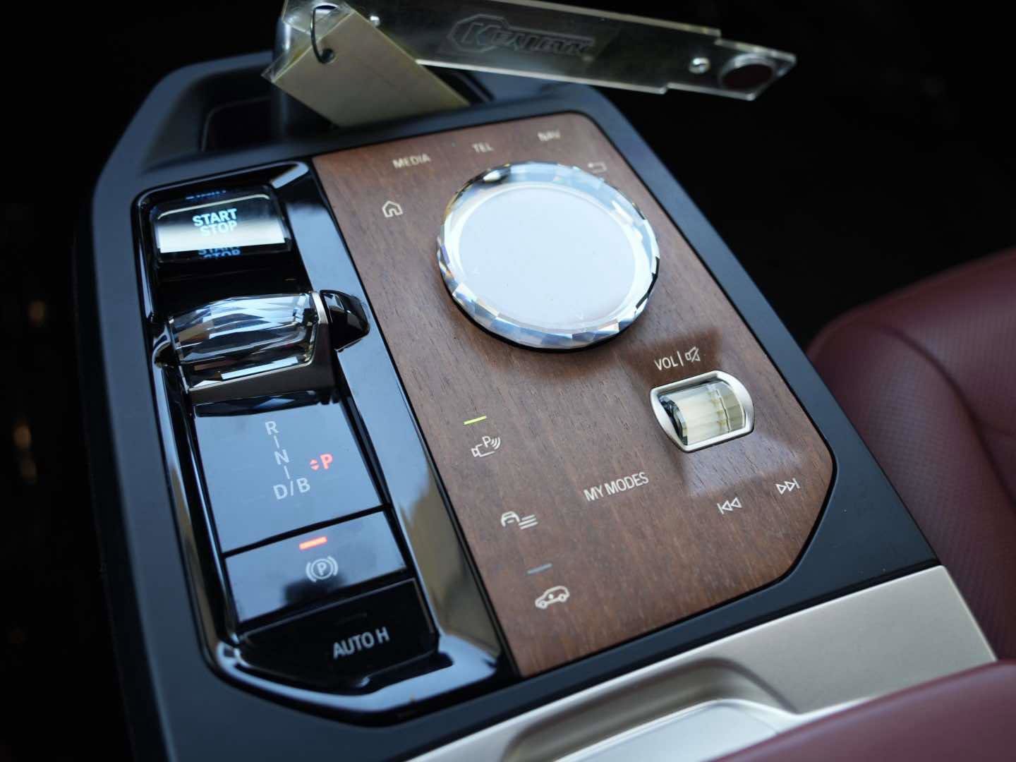 Used 2022 BMW iX xDrive50 image 6