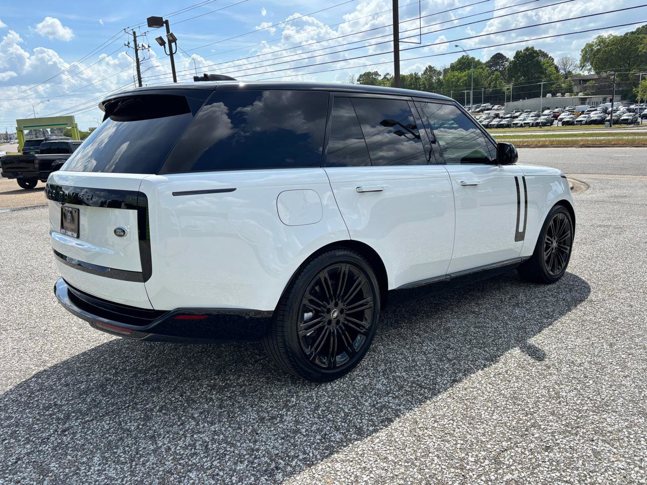 Used 2023 Land Rover Range Rover SE image 8