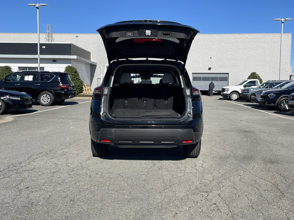 Used 2024 Nissan Rogue SV image 7