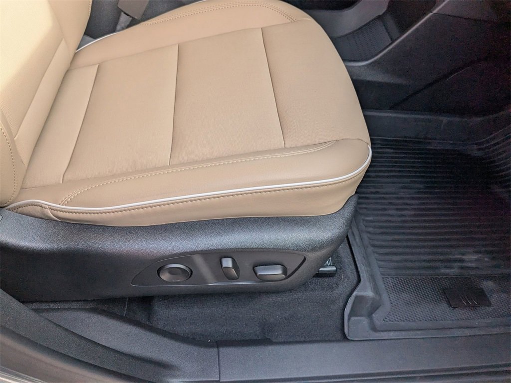 Certified 2025 Buick Enclave Preferred w/ Power Package image 31