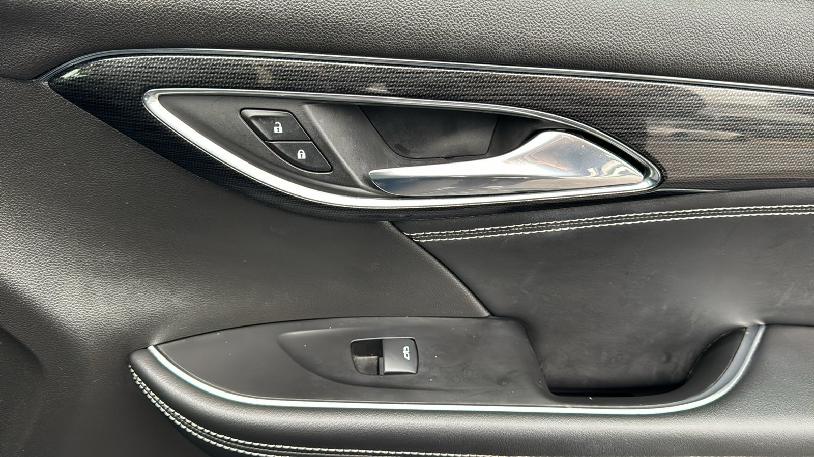 Used 2023 Buick Envision Essence FWD image 26