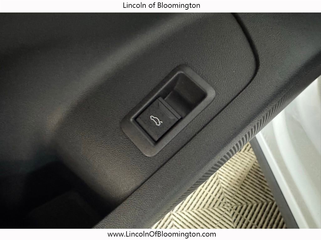 Used 2025 Audi SQ6 e-tron Prestige w/ 21" Black Optic Wheel Package image 39