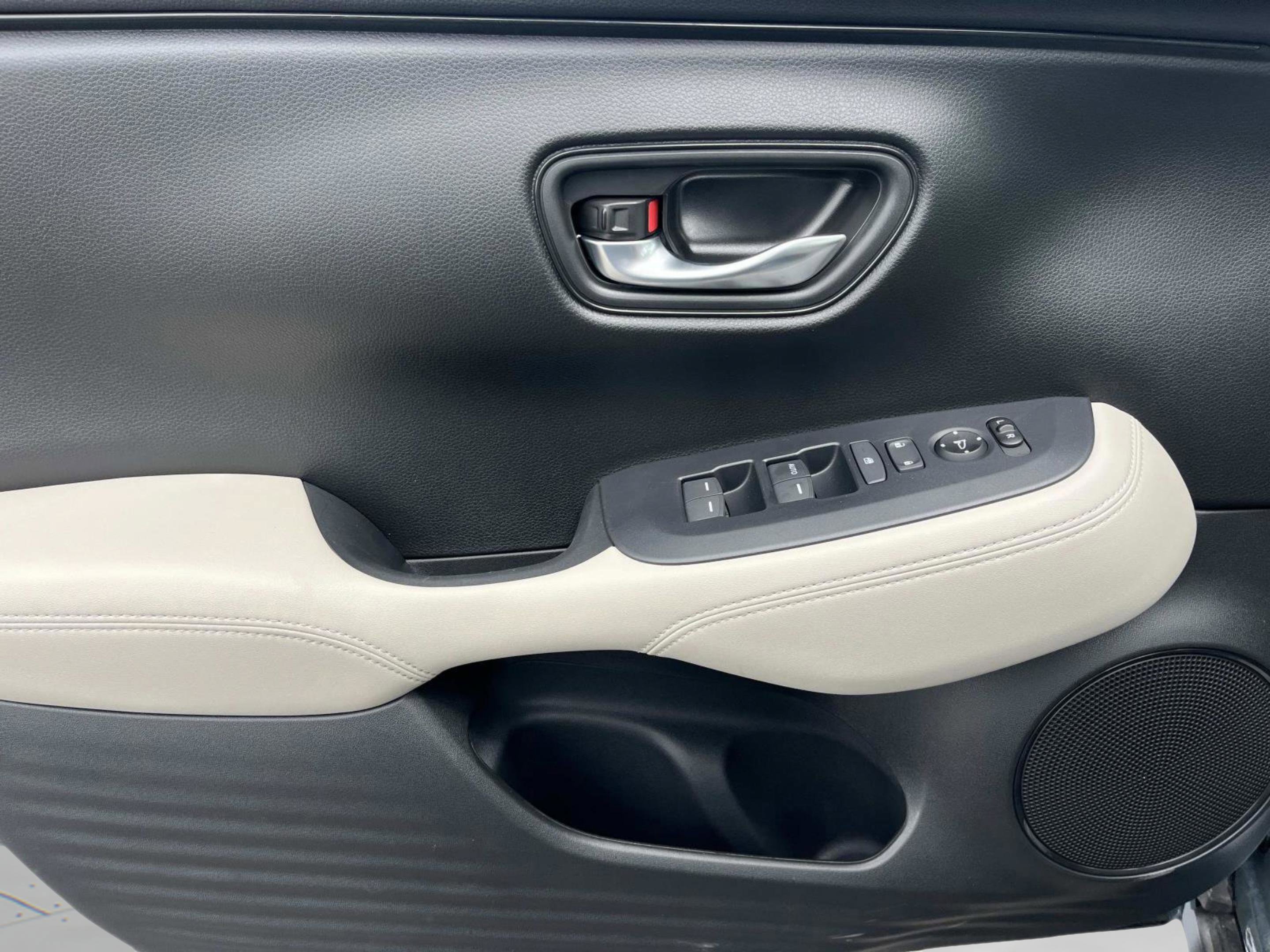 Used 2025 Honda HR-V LX image 12