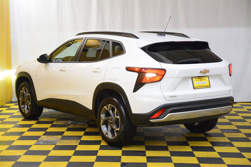 Used 2025 Chevrolet Trax LT image 8