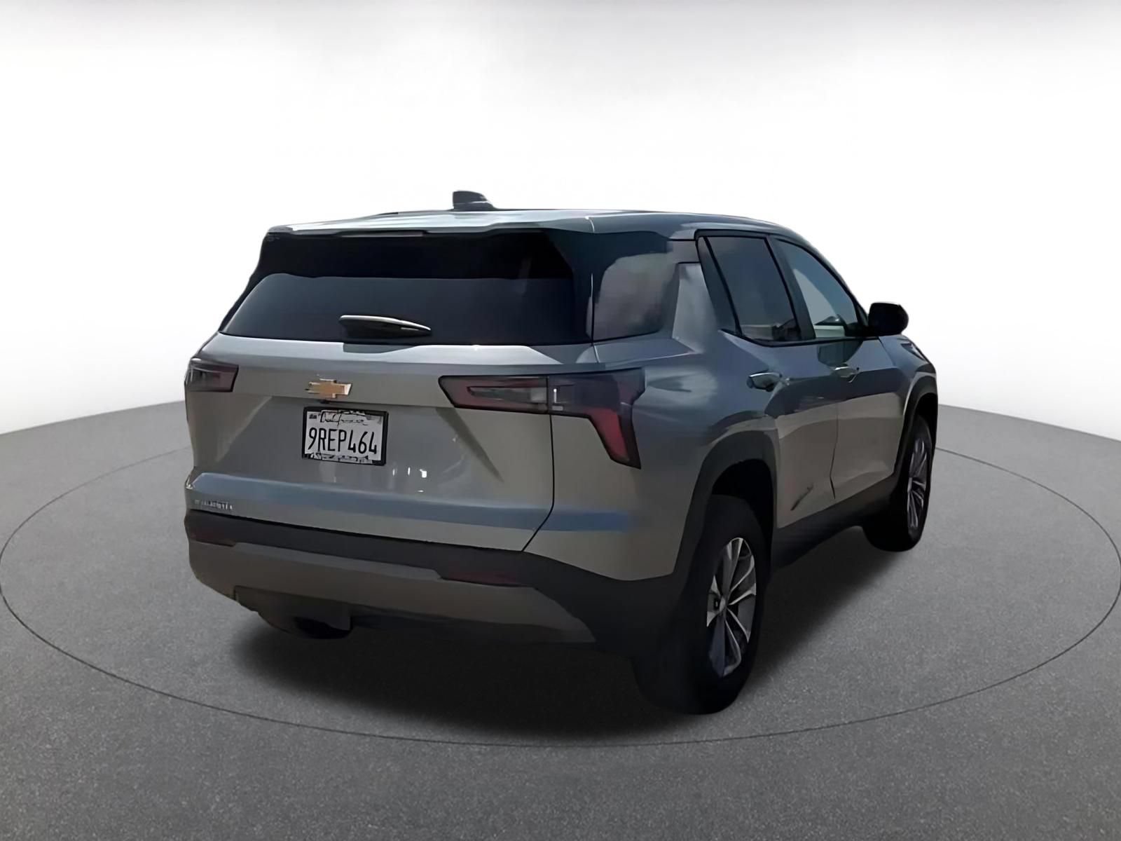 Used 2025 Chevrolet Equinox LT FWD image 12