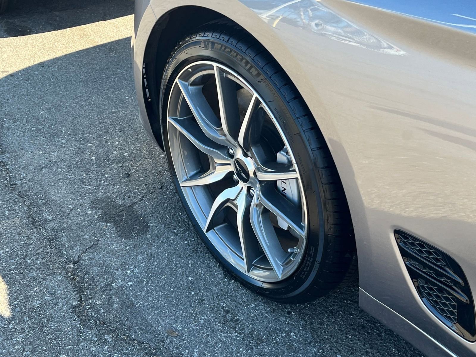 Used 2025 Genesis G70 2.5T image 30