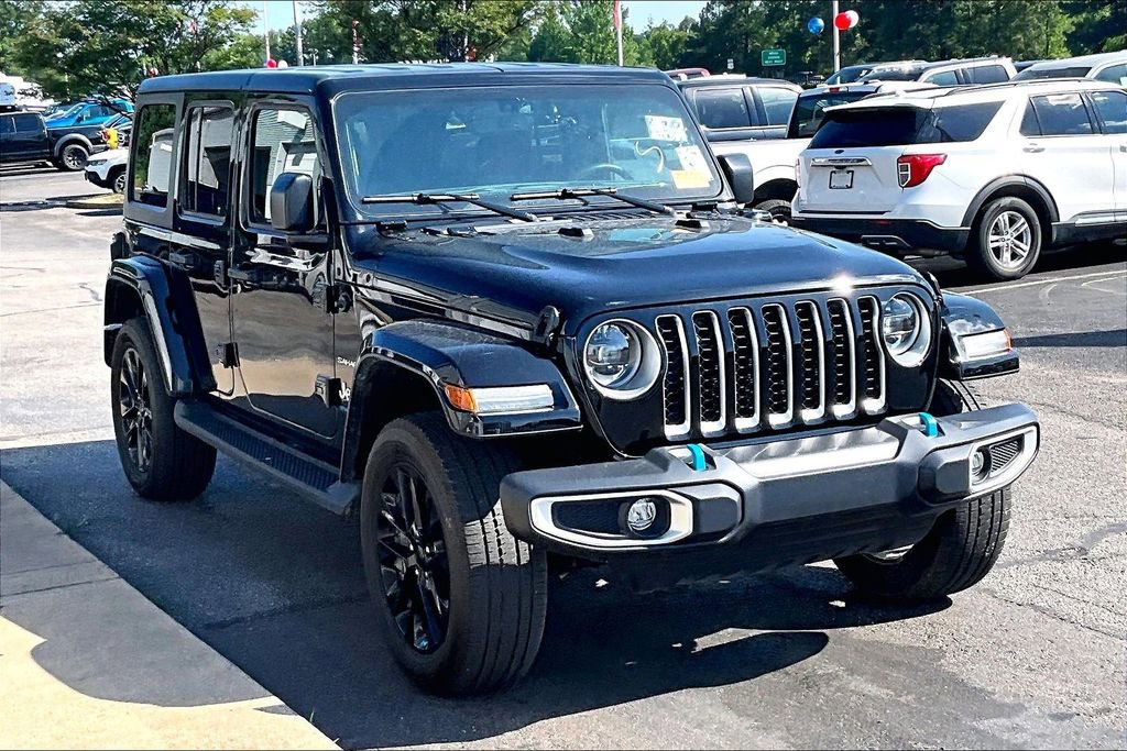 Used 2023 Jeep Wrangler Unlimited Sahara w/ Cold Weather Group AWD/4WD image 1