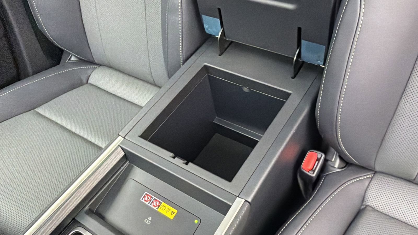 Used 2025 Lexus GX 550 w/ Accessory Package (2T) image 27