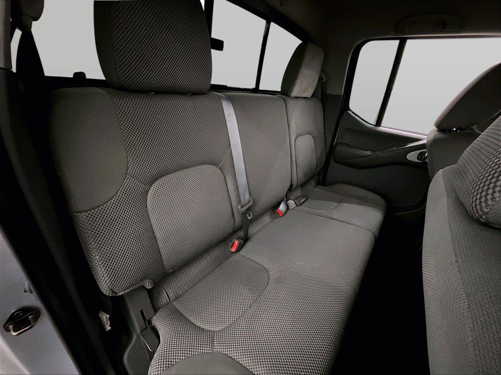 Used 2015 Nissan Frontier SV image 27