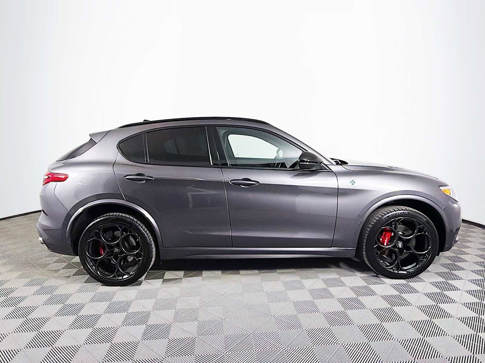 Used 2023 Alfa Romeo Stelvio Quadrifoglio AWD/4WD image 4