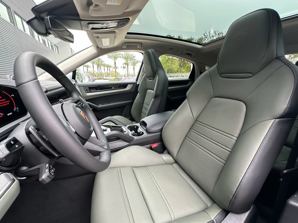 Used 2026 Porsche Cayenne E-Hybrid Coupe AWD/4WD image 5