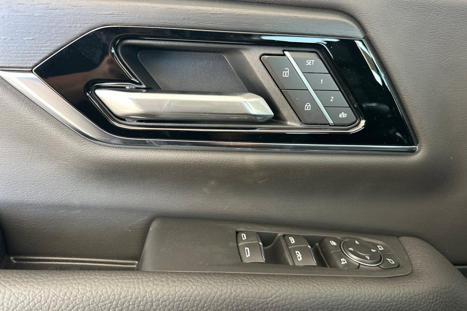 New 2026 GMC Yukon XL Denali w/ Sun & Power Step Package AWD/4WD image 12