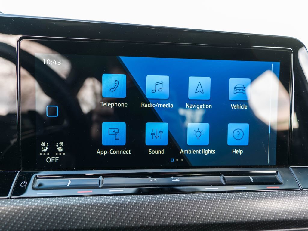 Used 2022 Volkswagen Golf R image 36