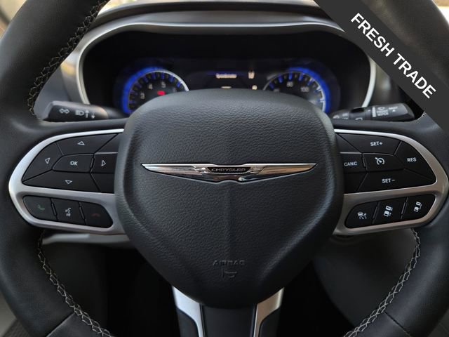 Used 2023 Chrysler Pacifica Touring-L FWD image 30