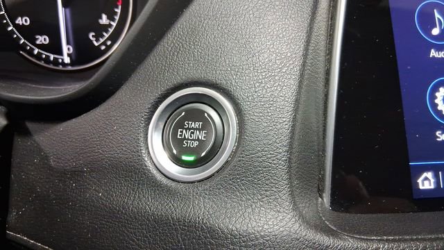 Used 2022 Cadillac XT4 Premium Luxury w/ Safety Alert Package image 32