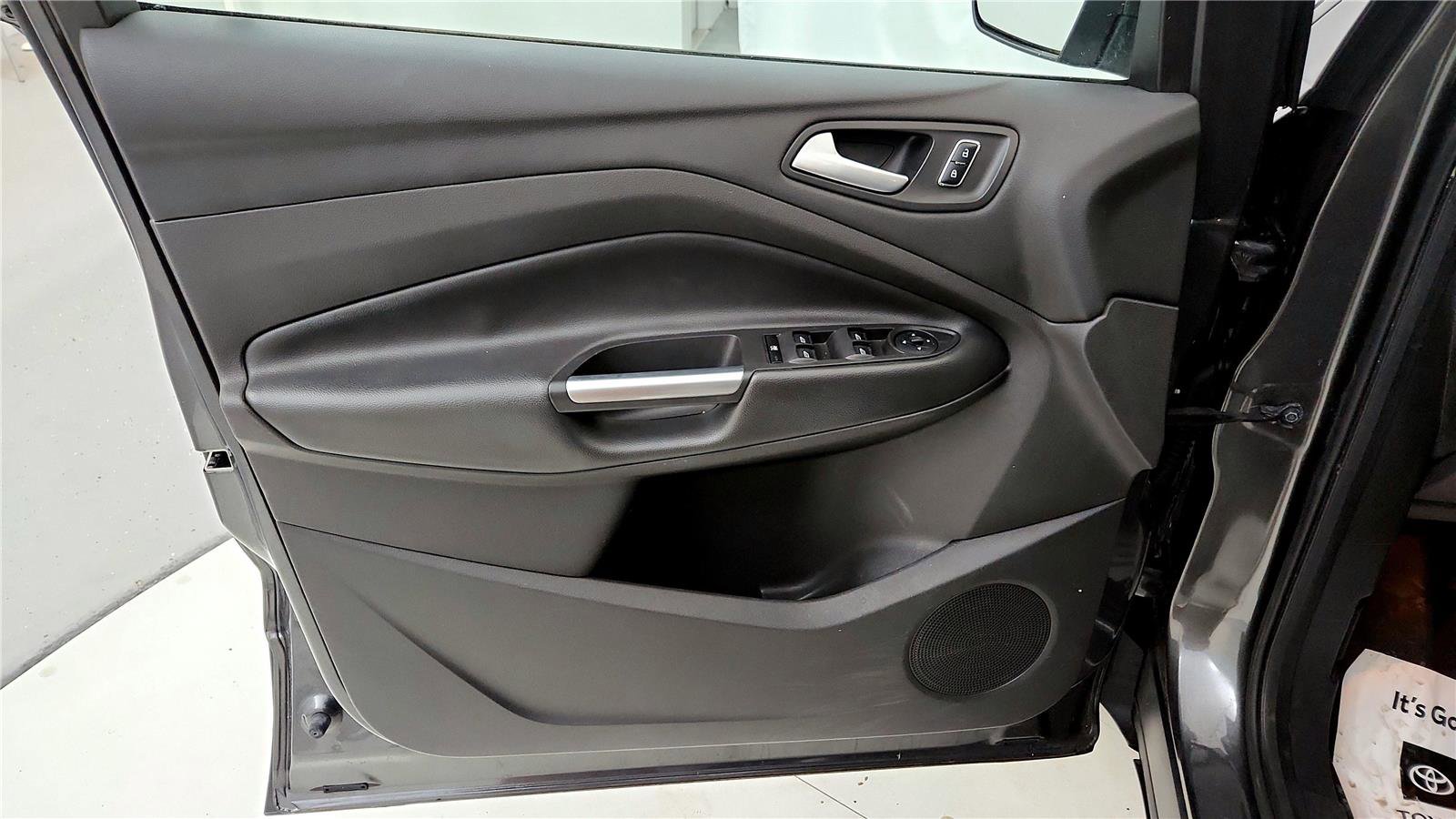 Used 2015 Ford Escape SE image 34