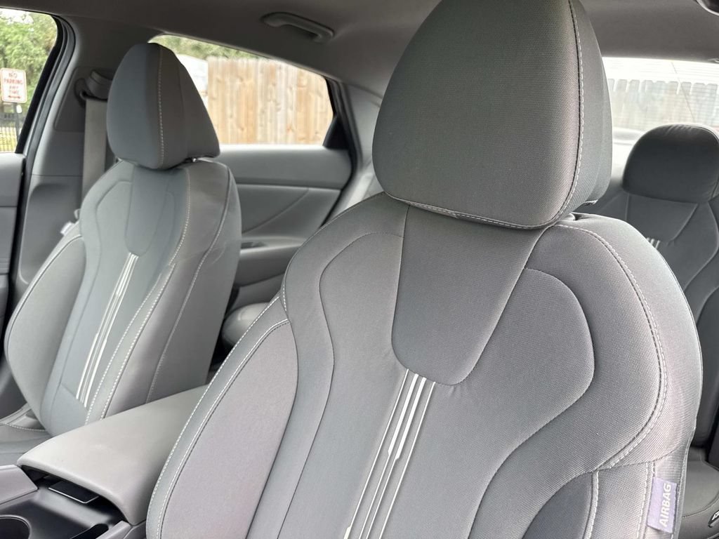 Used 2022 Hyundai Elantra SEL FWD image 24