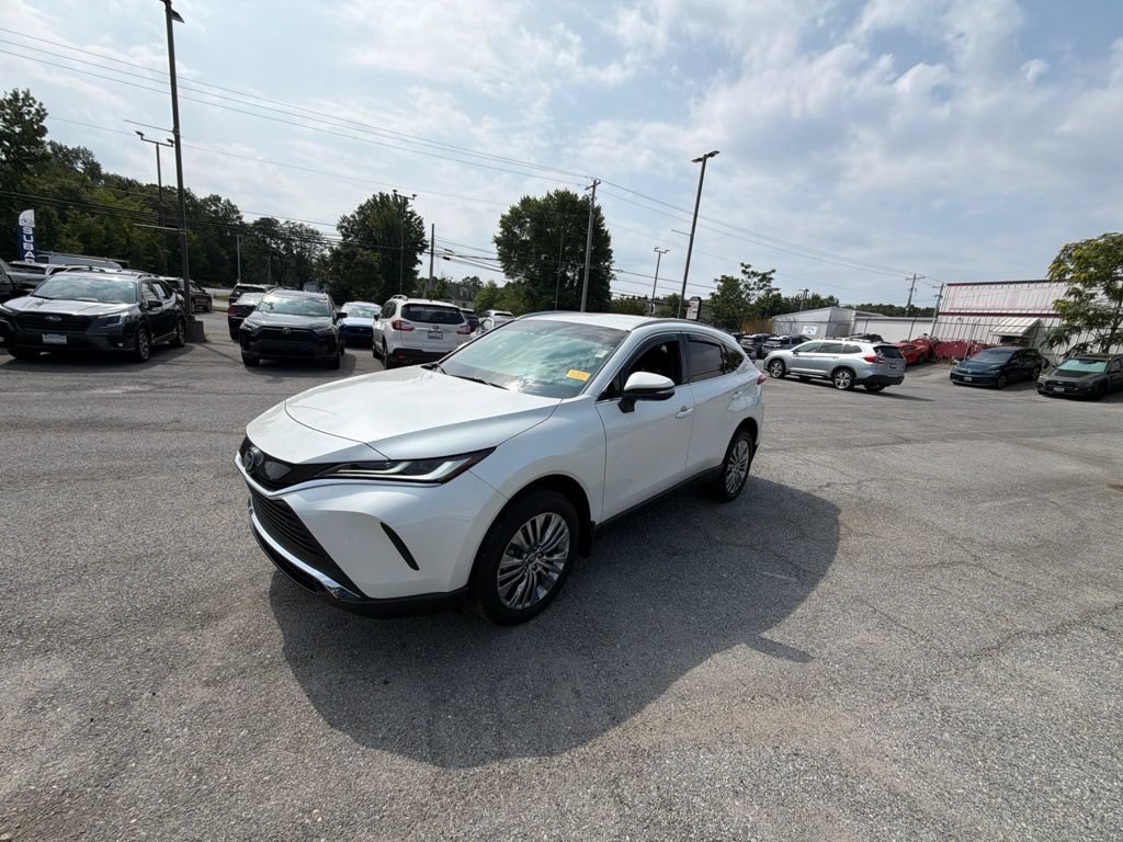 Used 2022 Toyota Venza XLE AWD/4WD image 3