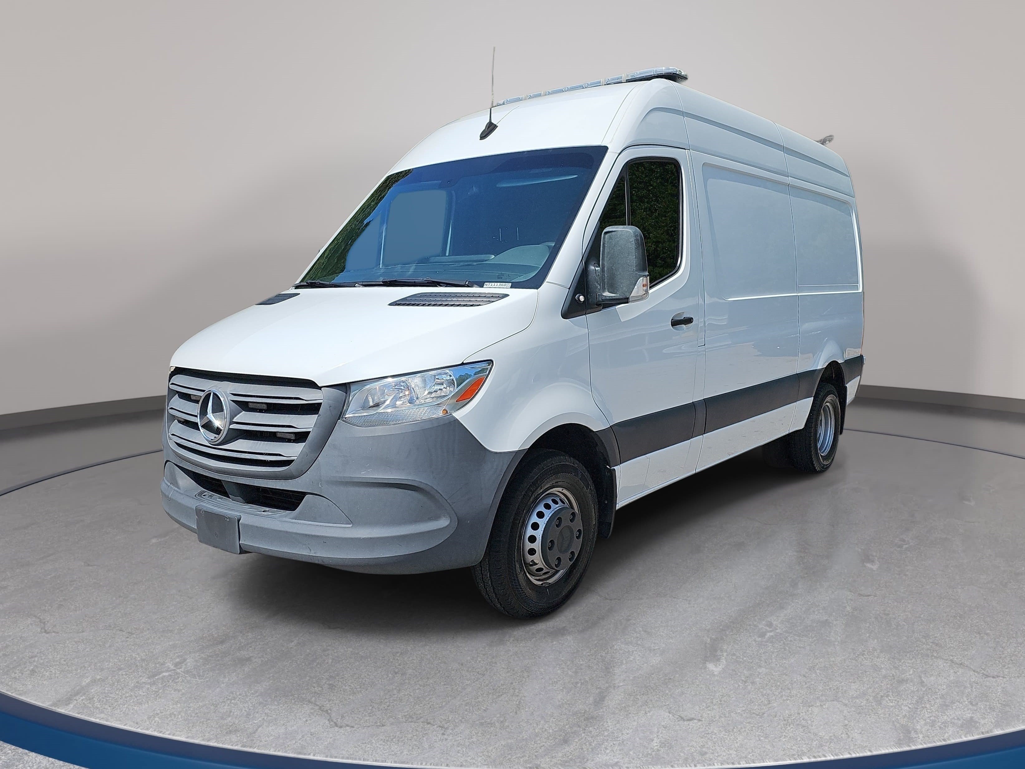 Used 2022 Mercedes-Benz Sprinter 4500 image 1