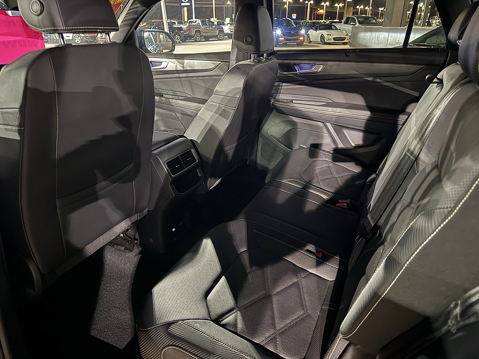 Used 2025 Volkswagen Atlas Cross Sport SE image 12